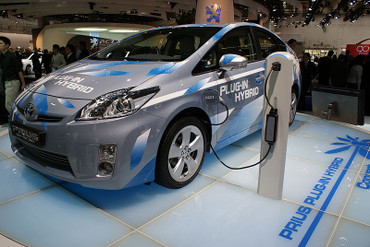 800pxtoyota_prius_plugin_hybrid_iaa